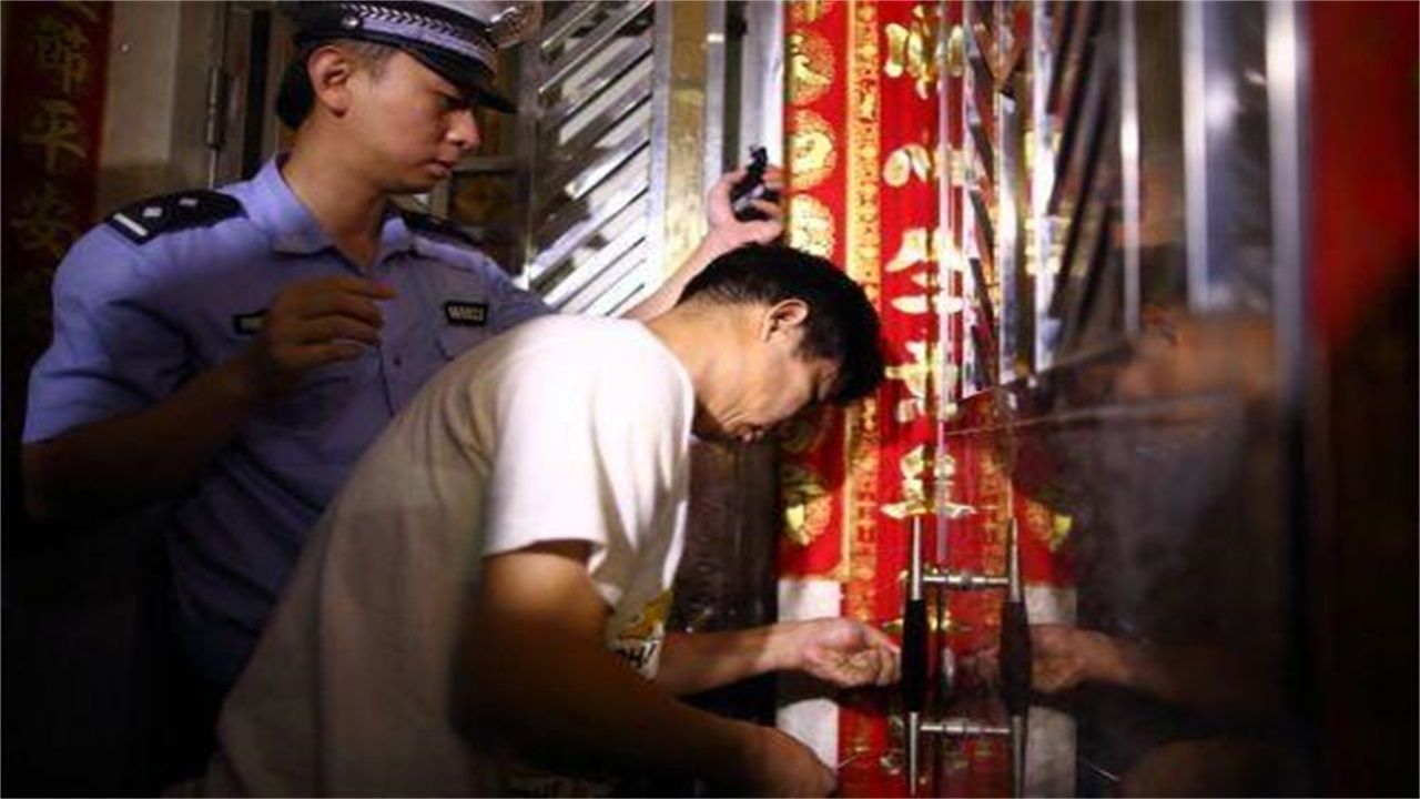 景德镇请开锁师傅开了锁后，师傅为什么一般都不进门，就算主人请也不进去？